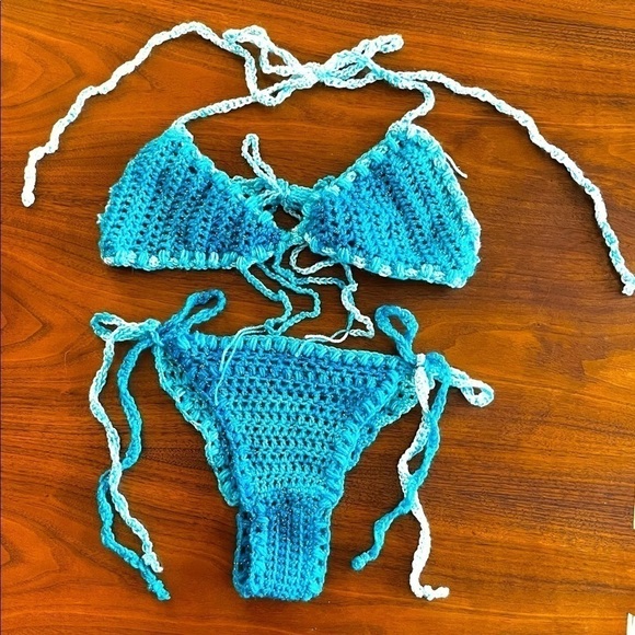 SPARKLING BLUE CROCHETED BIKINI - Picture 3 of 11